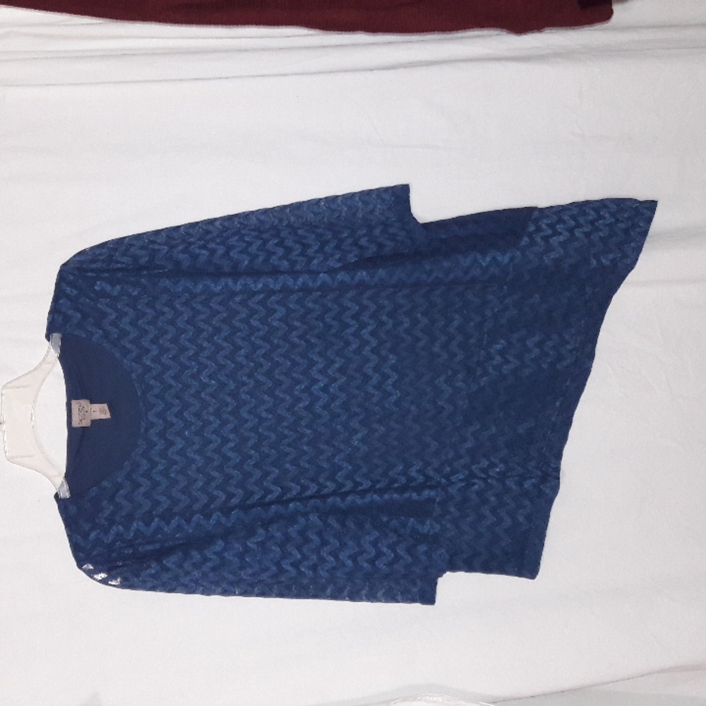 Chico's Women Top Size 1 Blue Overlay Asymmetric Hemline  3/4 Sleeves